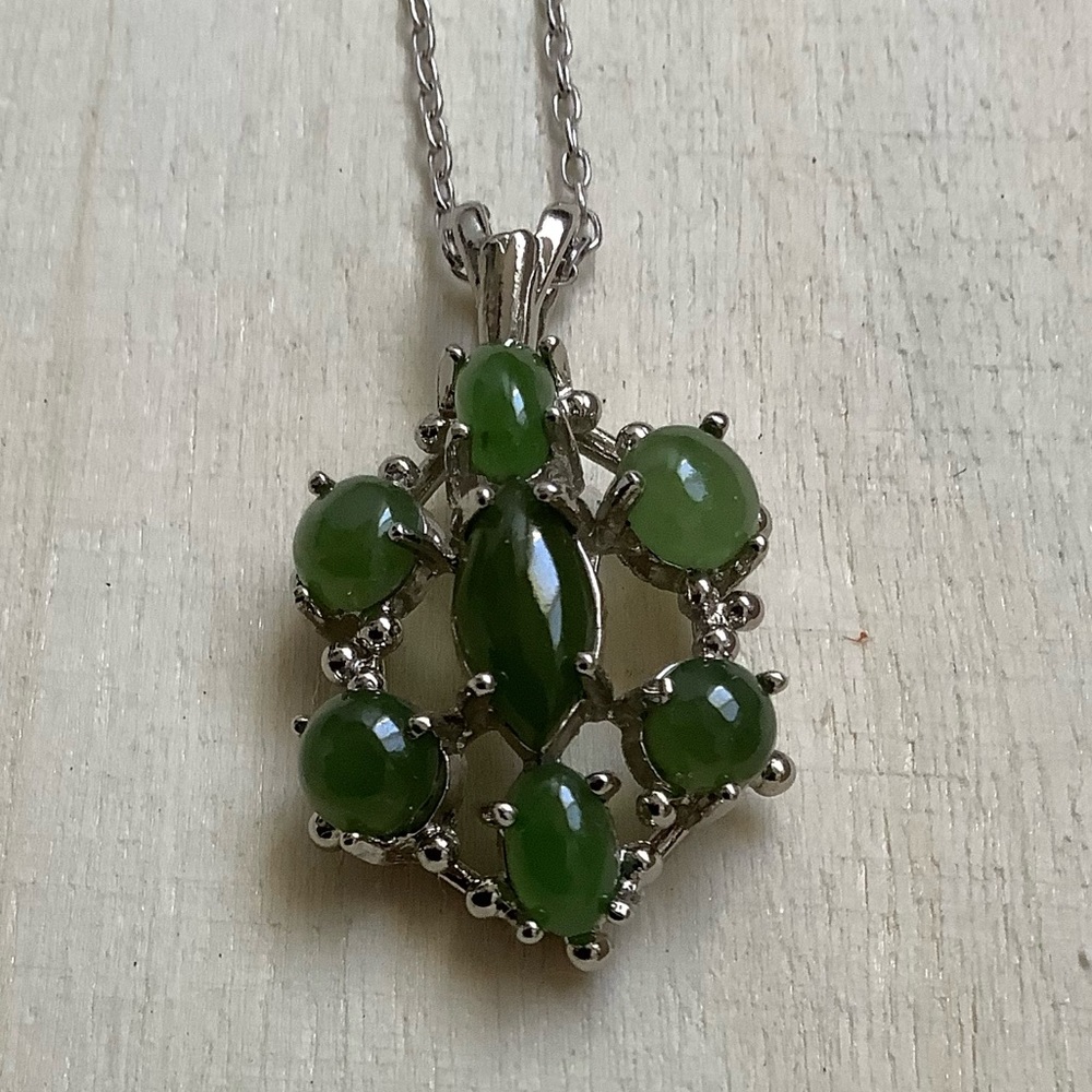 New vintage Silver Jade pendant necklace